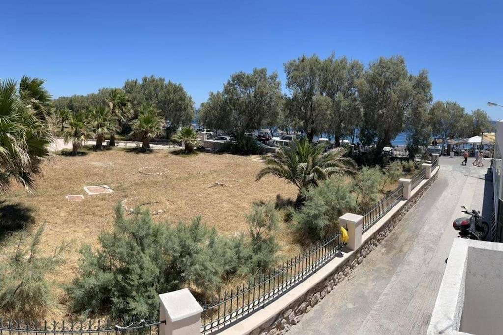 Beach Apartment Edem First Floor Perivolos  Buitenkant foto